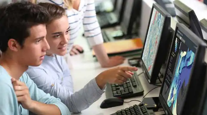 Educacion GIS Peru carreras